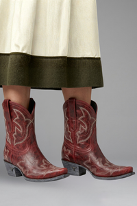 Effortless Embroidered Mid Calf Cowboy Boots for Women
